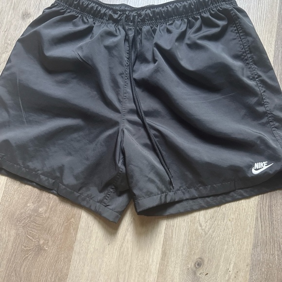 Nike Black Athletic Shorts - Picture 2 of 6